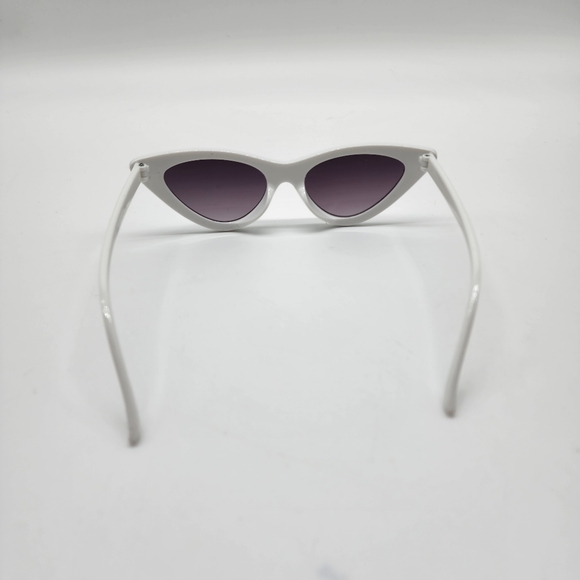 NWOT White Arcylic Black Len Cat Eye Sunglasses - Picture 11 of 14
